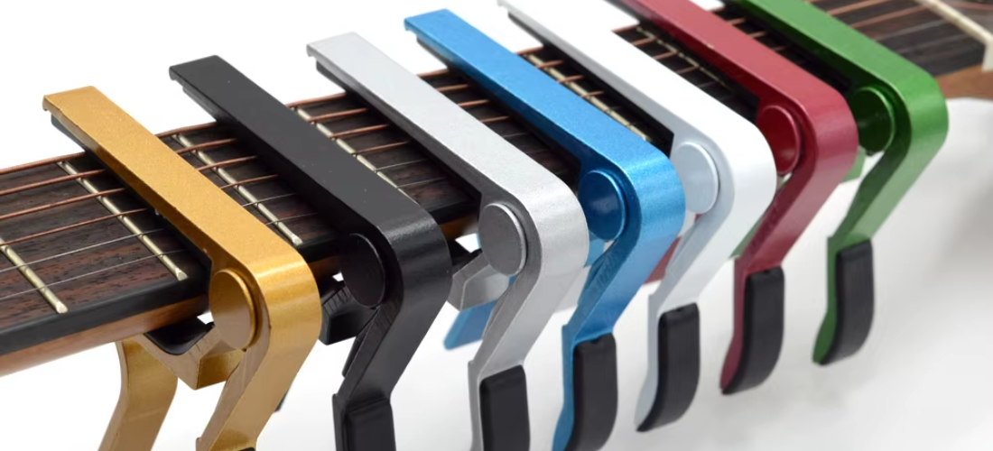 Lot De 2 Capodastres Guitare + 5 Médiators - Multifonction Pour Acoustique, électrique, Ukulélé